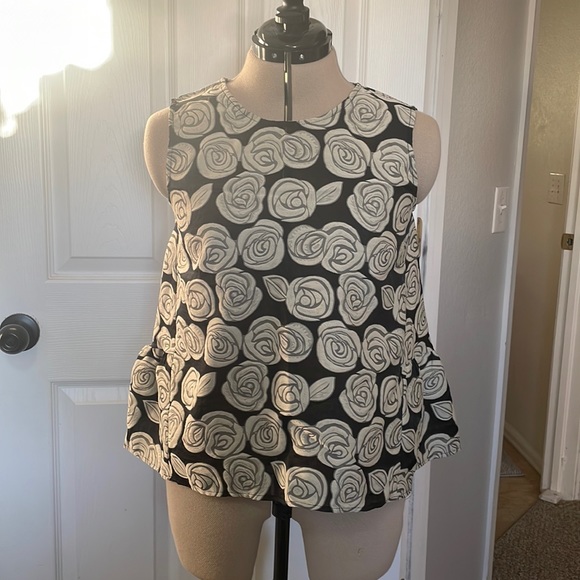 Black and Cream Rose Print Top - Picture 1 of 3